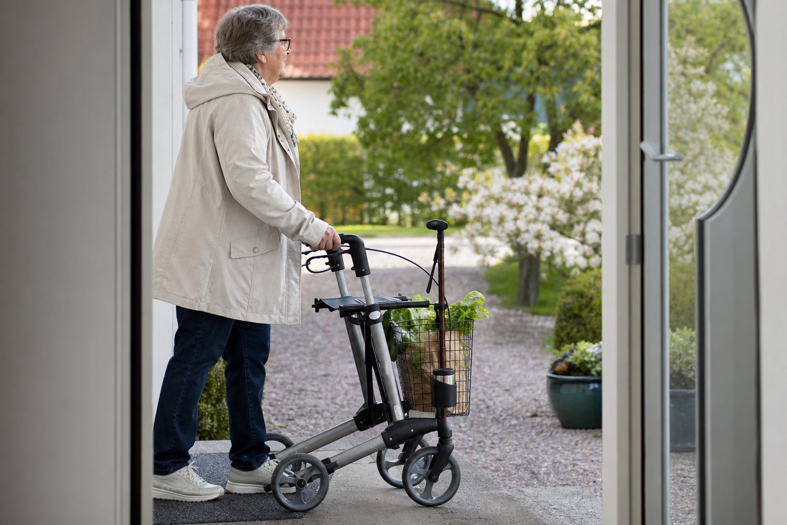 Tillbehör till rollator – korg, käpphållare och bricka